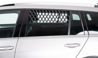 Фото Trixie Решётка вентиляционная на окно машины для собак 30–110см, чёрная